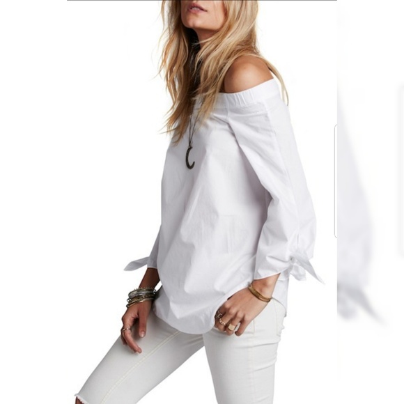 Free People Show Me Some Shoulder Top Sz M EUC - Picture 8 of 8